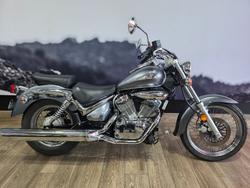 Suzuki VL250 (LC250 Intruder)