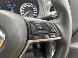 2024 Nissan Navara ST-X