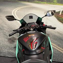 2025 Yamaha YZF-R3 Green