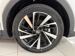 2025 MG ZS Essence ZS32 MY25.5 Sloane Silver