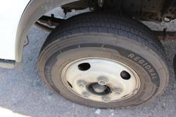 2010 Isuzu N Series NNR 200 WHITE