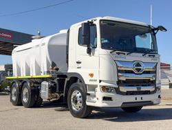 2025 Hino 700 Series FS 2632 White