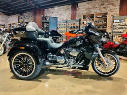 2026 HARLEY-DAVIDSON STREET GLIDE 3 (FLHLT) TRIKE VIVID BLACK
