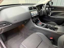 2018 Jaguar XE 25t R-Sport