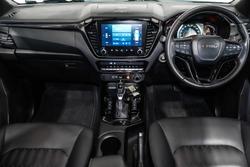 2025 Isuzu D-MAX BLADE