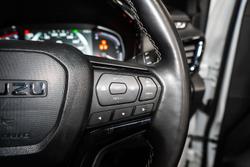 2025 Isuzu D-MAX BLADE