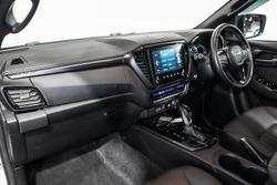 2025 Isuzu D-MAX BLADE