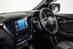 2025 Isuzu D-MAX BLADE