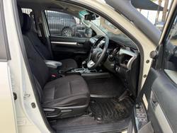 2021 Toyota Hilux SR5