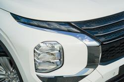 2022 Mitsubishi Outlander ES
