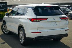 2022 Mitsubishi Outlander ES