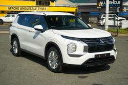 2022 Mitsubishi Outlander ES