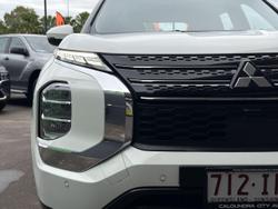 2023 Mitsubishi Outlander ES