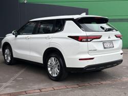 2023 Mitsubishi Outlander ES