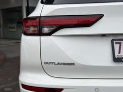 2023 Mitsubishi Outlander ES