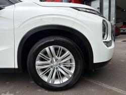 2023 Mitsubishi Outlander ES