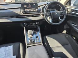 2024 Mitsubishi Outlander ES