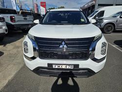 2024 Mitsubishi Outlander ES