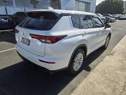 2024 Mitsubishi Outlander ES