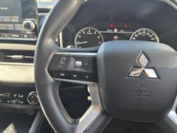 2024 Mitsubishi Outlander ES