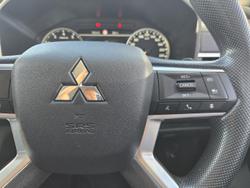 2024 Mitsubishi Outlander ES