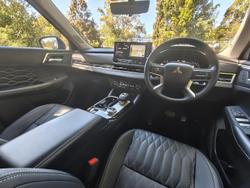 2025 Mitsubishi Outlander Exceed