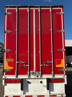 2015 Krueger 24P Straight Red