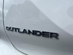 2022 Mitsubishi Outlander ES