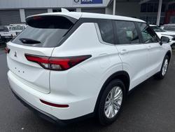 2022 Mitsubishi Outlander ES