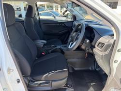 2025 Isuzu D-MAX SX MY24 4X4 Dual Range Mineral White
