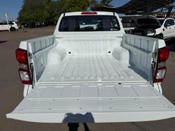 2025 Isuzu D-MAX SX MY24 4X4 Dual Range Mineral White
