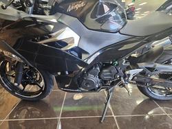 2018 Kawasaki NINJA 400 SE BLACK
