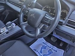 2023 Mitsubishi Outlander ES ZM MY23 White