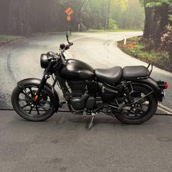 2025 Royal Enfield 2025 Royal Enfield 350CC CLASSIC 350 STEALTH BLACK Black