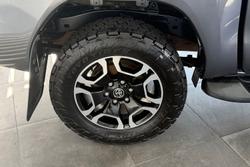 2021 Toyota Hilux SR5