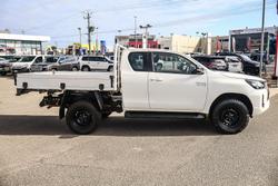 2022 Toyota Hilux SR