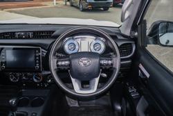 2022 Toyota Hilux SR