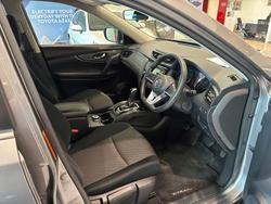 Nissan X-TRAIL ST (4WD)