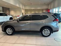 Nissan X-TRAIL ST (4WD)