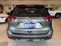 Nissan X-TRAIL ST (4WD)