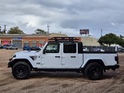 2021 Jeep Gladiator Night Eagle