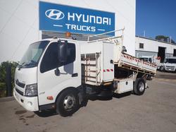 2016 HINO 300 917