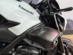2026 Kawasaki Z900 (ZR900) WHITE