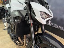 2026 Kawasaki Z900 (ZR900) WHITE