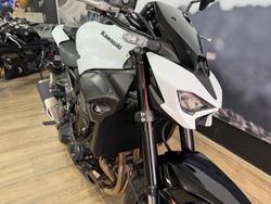 2026 Kawasaki Z900 (ZR900) WHITE