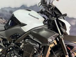 2026 Kawasaki Z900 (ZR900) WHITE