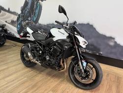 2026 Kawasaki Z900 (ZR900) WHITE