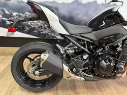 2026 Kawasaki Z900 (ZR900) WHITE