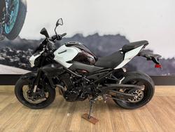 2026 Kawasaki Z900 (ZR900) WHITE
