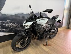 2026 Kawasaki Z900 (ZR900) WHITE